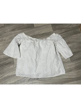 Y2K Abercrombie & Fitch white eyelet top with a feminine early 2000s style
